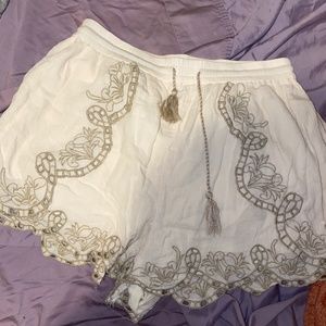 American Eagle white shorts